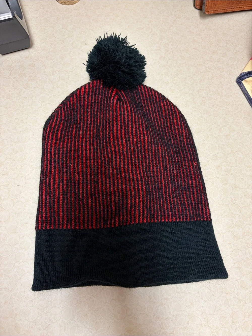 Nintendo Super Mario Knit Pom Beanie - Black & Red